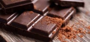 Çokollata e zezë ndihmon në uljen e tensionit