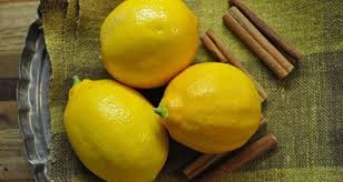 Ja çfarë përfitoni nga limoni dhe kanella